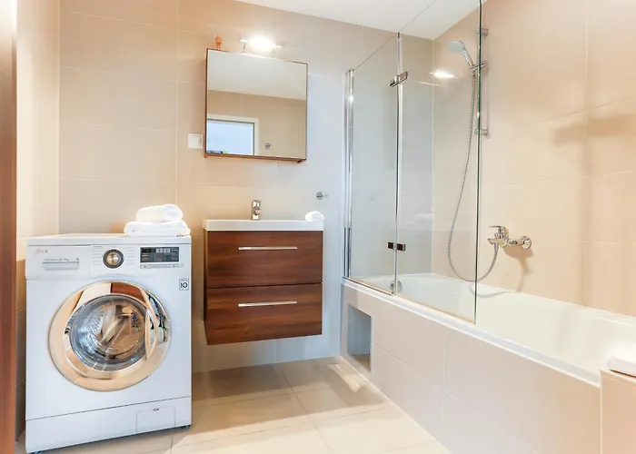 Penthouse With Terrace, Pool, Sauna And View At Hbf Main Station Vienna