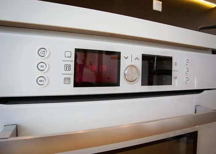 Penthouse With Terrace, Pool, Sauna And View At Hbf Main Station Apartment