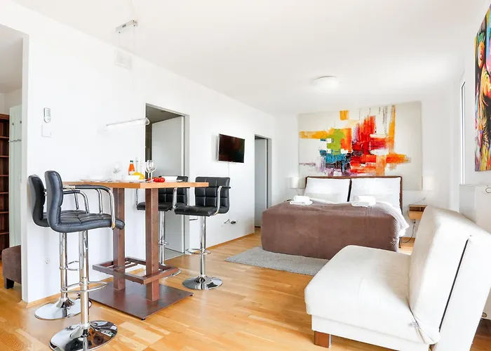 Apartment Penthouse With Terrace, Pool, Sauna And View At Hbf Main Station *