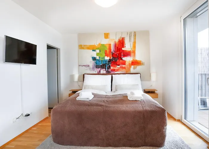 Apartment Penthouse With Terrace, Pool, Sauna And View At Hbf Main Station