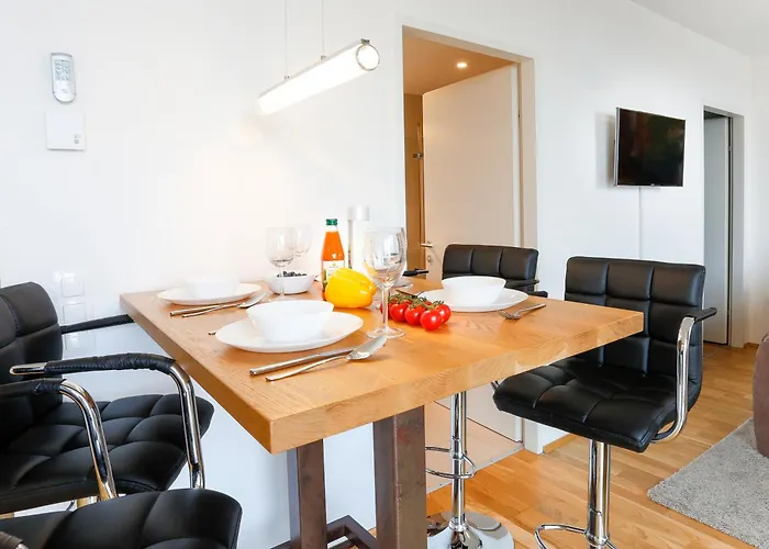 Apartment Penthouse With Terrace, Pool, Sauna And View At Hbf Main Station *